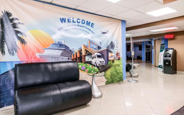 photo 2 of Rodeway Inn & Suites Fll Airport - Cruise Port
