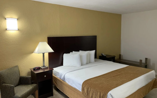 photo 5 of Rodeway Inn & Suites Fll Airport - Cruise Port