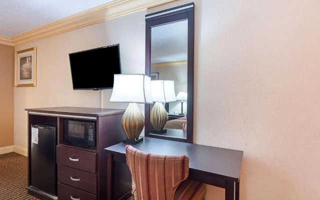 photo 3 of Rodeway Inn & Suites Birmingham I-59 exit 134