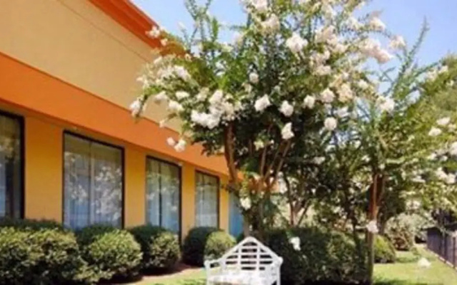 photo 3 of Rodeway Inn & Suites Conference Center
