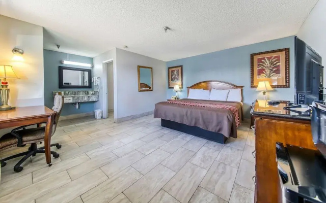 photo 2 of Rodeway Inn & Suites Haines City
