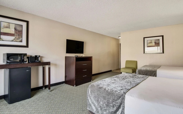 photo 3 of Rodeway Inn & Suites Portland - Jantzen Beach