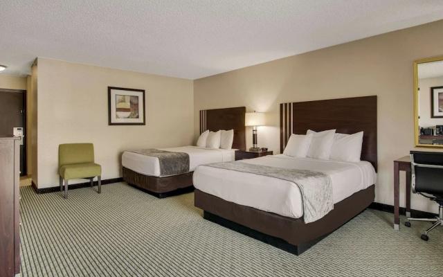 photo 5 of Rodeway Inn & Suites Portland - Jantzen Beach