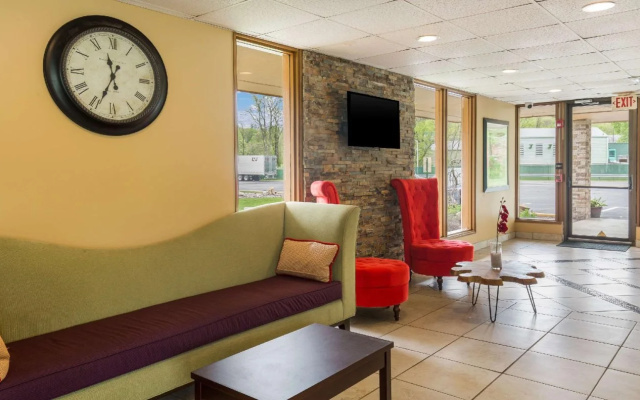 photo 2 of Rodeway Inn & Suites Stroudsburg - Poconos