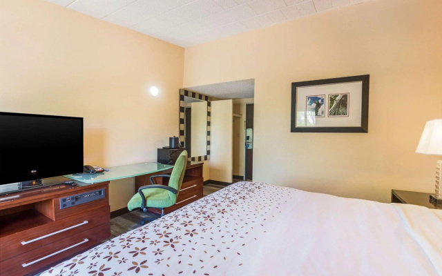 photo 3 of Rodeway Inn & Suites Stroudsburg - Poconos