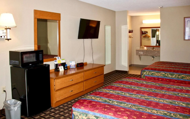 photo 2 of Rodeway Inn University Area