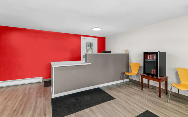 photo 5 of Econo Lodge