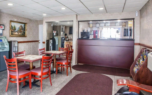 photo 2 of Rodeway Inn Jersey City North
