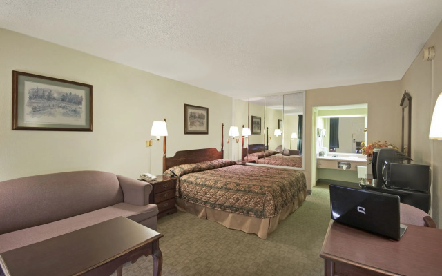 photo 4 of Rogers Inn