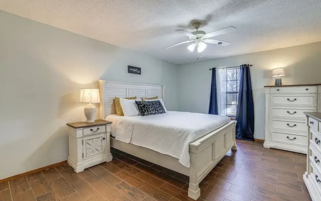 photo 3 of Rogers Vacation Home w/ Yard: 5 Mi to Bentonville