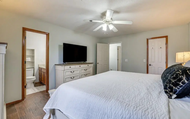 photo 5 of Rogers Vacation Home w/ Yard: 5 Mi to Bentonville