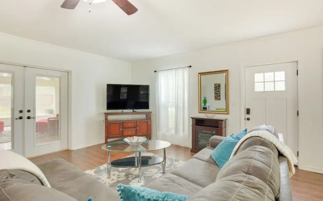 photo 5 of Rogers Vacation Rental ~ 7 Mi to Downtown