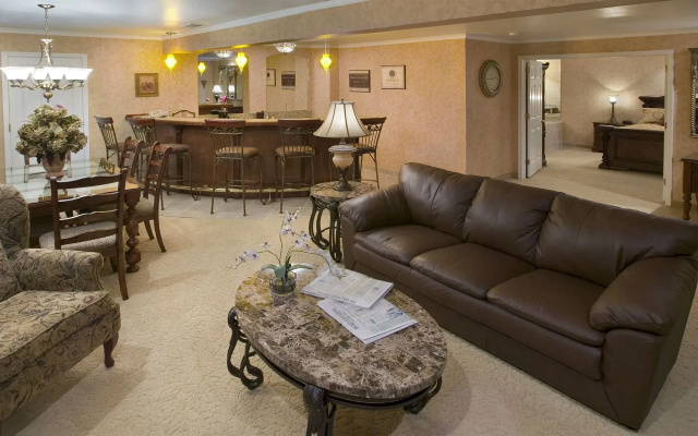 photo 2 of Rogue Regency Inn Medford Airport