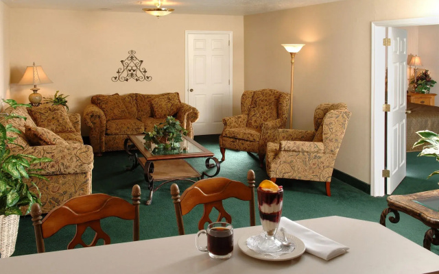 photo 5 of Rogue Regency Inn Medford Airport