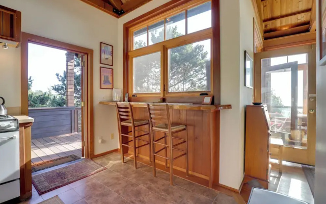 photo 4 of Romantic Ridgetop Escape w/ Hot Tub Near Mendocino