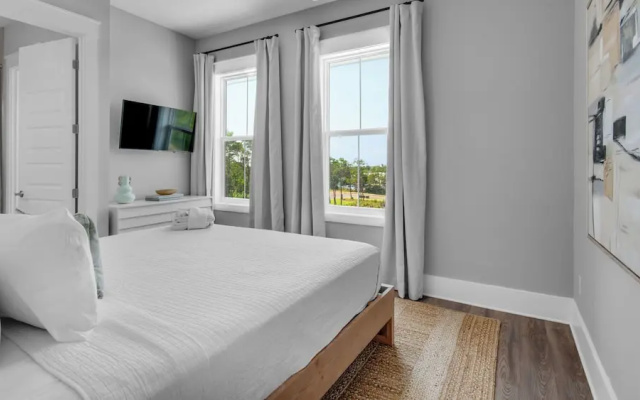 photo 5 of Rooftop Observation Deck; Luxury 4-bedroom Home for 10; Perfect Location