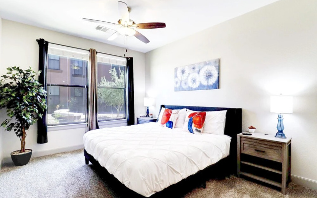 photo 4 of Rooftop Pool with Views-King Beds-Parking 1123