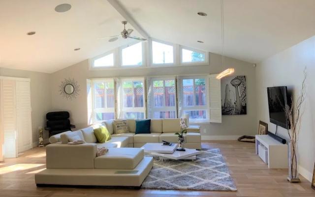 photo 2 of Room next to Santana Row