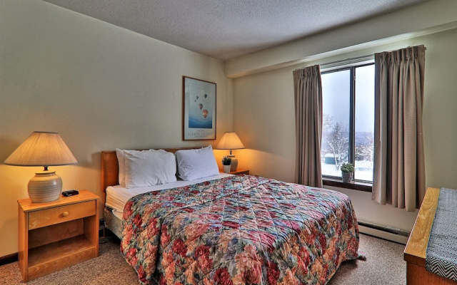 photo 3 of "roomy" Mountain Green 3BR Condo w/ Amenities 3b14