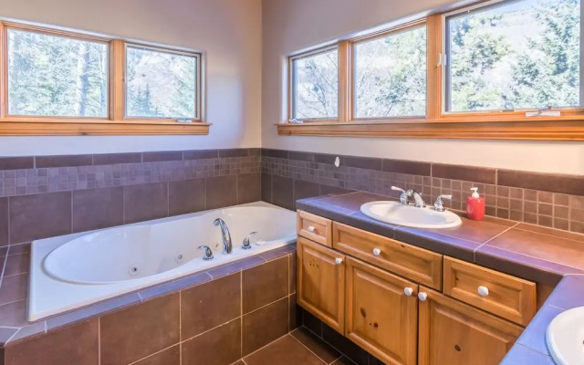 photo 3 of Roomy Vail House in Inter mountain by RedAwning