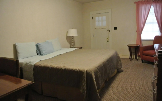 photo 3 of RoseWood Inn
