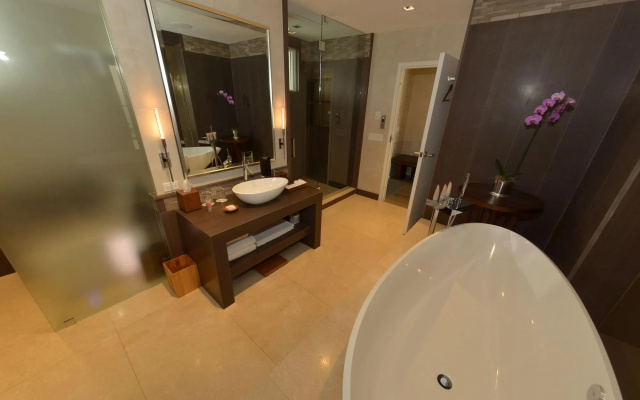 photo 2 of Royal Blues Hotel