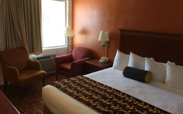 photo 3 of Royal Crest Motel