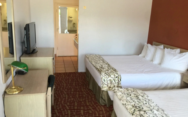 photo 4 of Royal Crest Motel