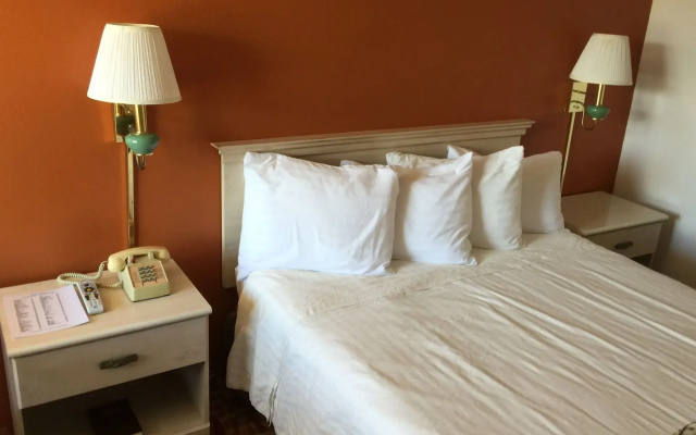 photo 5 of Royal Crest Motel