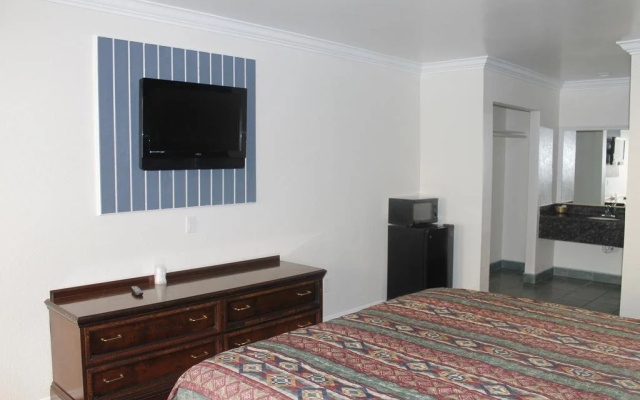 photo 4 of Royal Inn