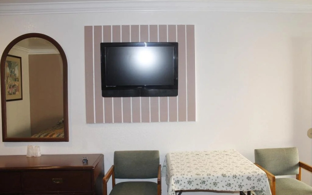 photo 5 of Royal Inn