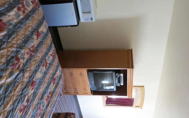 photo 2 of Royal Inn
