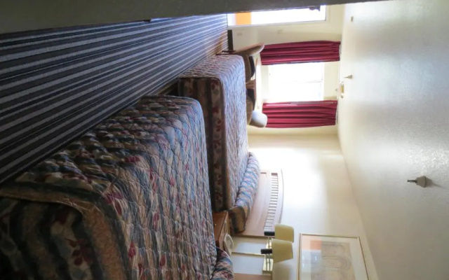 photo 5 of Royal Inn