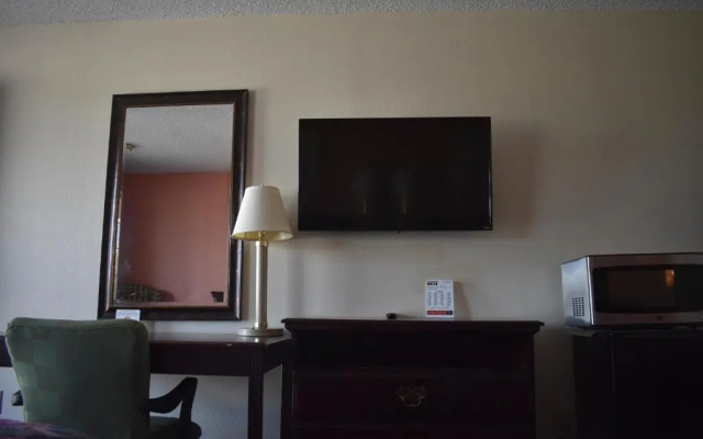 photo 2 of Royal Inn