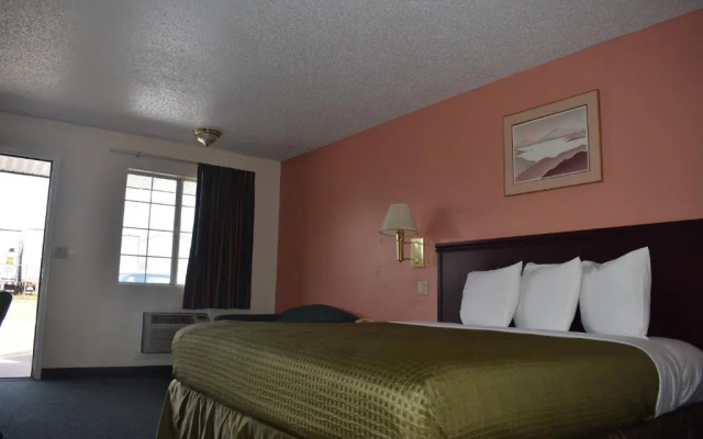 photo 3 of Royal Inn