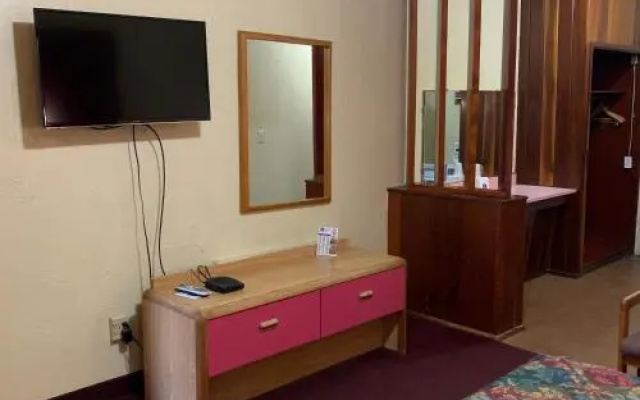 photo 2 of Royal Inn