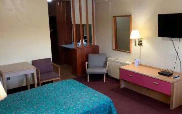 photo 4 of Royal Inn