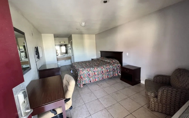 photo 2 of Casa Blanca Express & Suites Cypress Buena Park