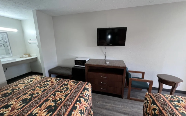 photo 2 of Royal Inn