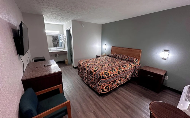 photo 3 of Royal Inn