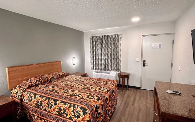 photo 4 of Royal Inn