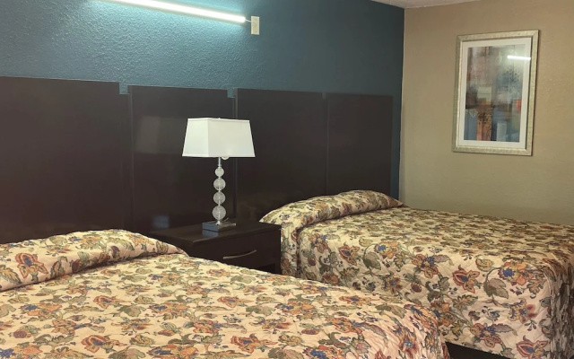 photo 2 of Royal Inn