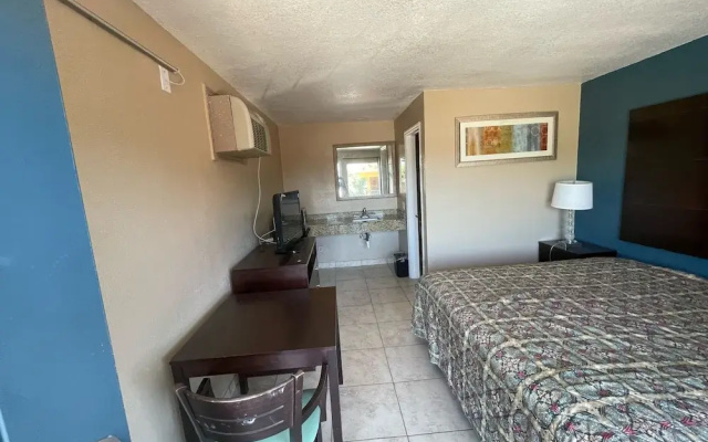 photo 4 of Royal Inn
