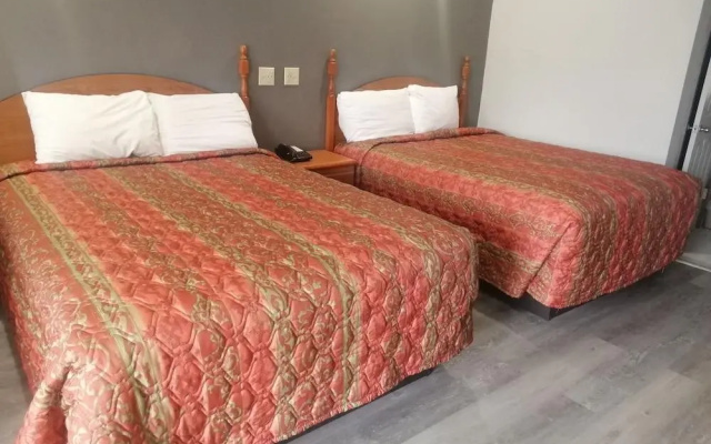 photo 3 of Royal Inn