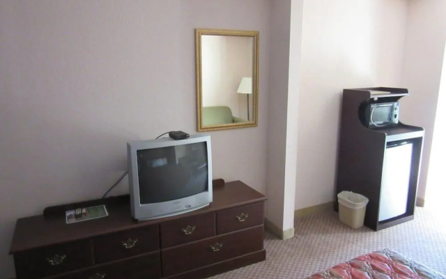 photo 5 of Royal Inn & Suite