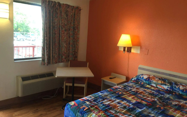 photo 4 of Royal Inn
