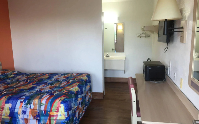photo 5 of Royal Inn