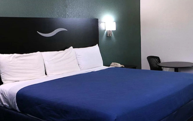 photo 5 of Royal Inn Dallas NW