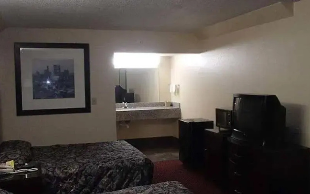 photo 2 of Royal Inn Lafayette