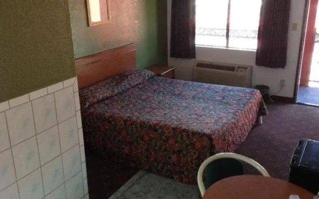 photo 2 of Royal Inn Motel